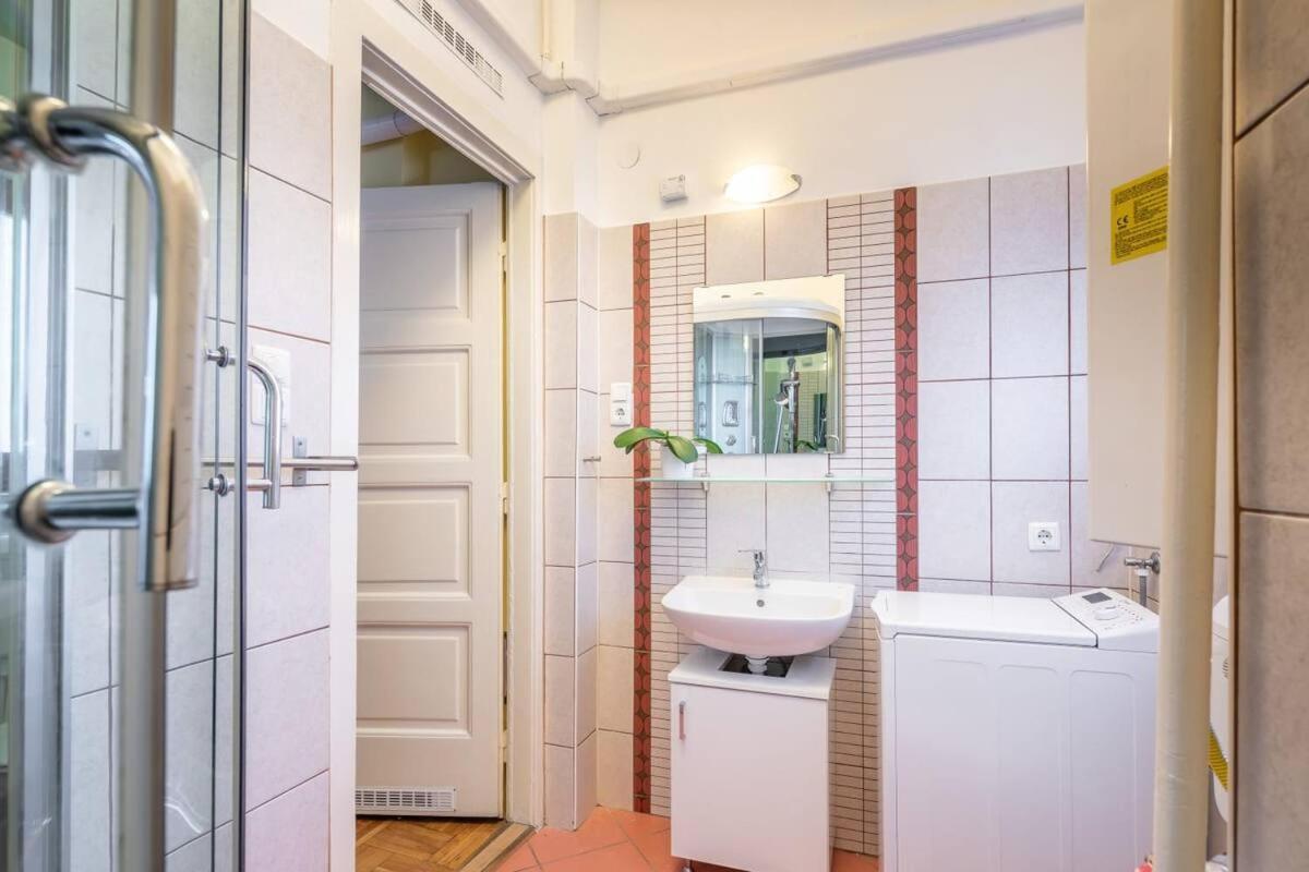 Vamhaz Boulevard Apartments Budapest Esterno foto