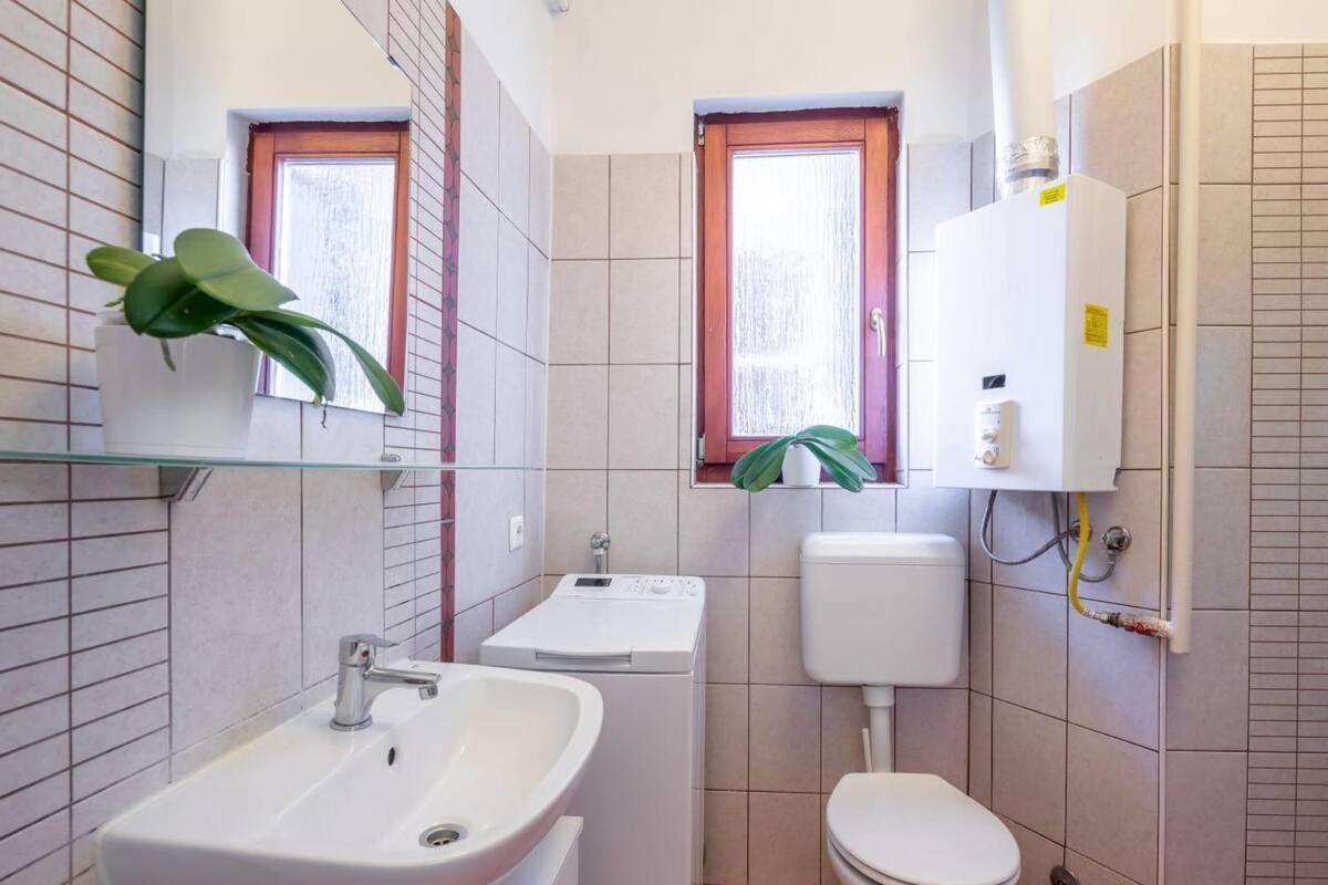 Vamhaz Boulevard Apartments Budapest Esterno foto