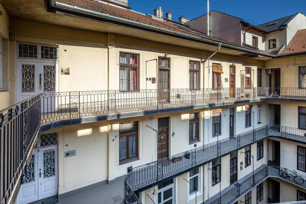 Vamhaz Boulevard Apartments Budapest Esterno foto