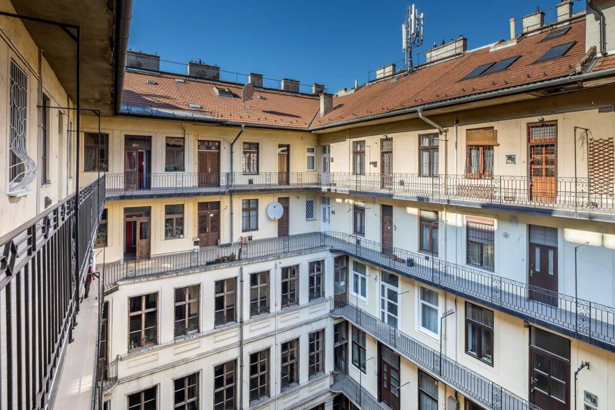 Vamhaz Boulevard Apartments Budapest Esterno foto